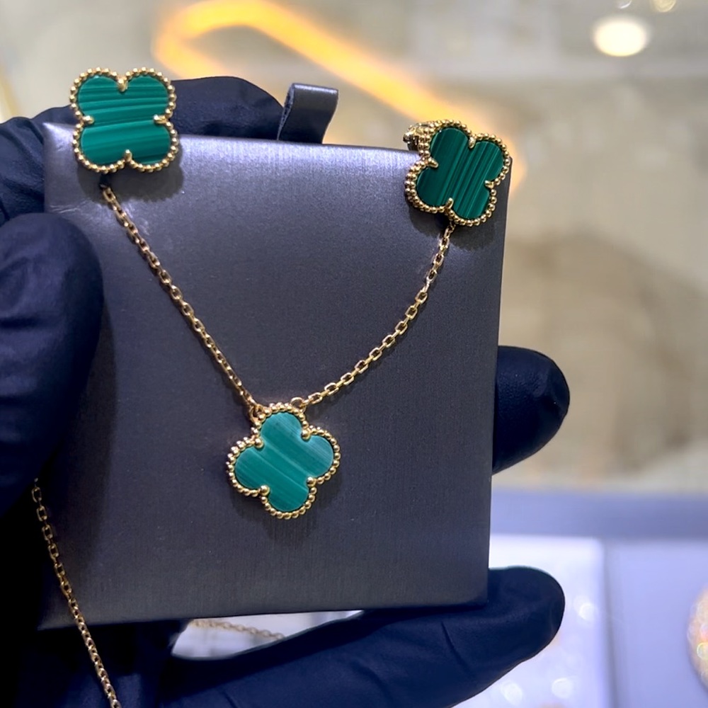 18kt Van Cleef Earrings